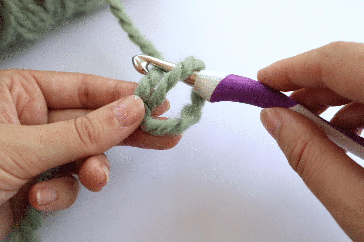 m2 3 Beginners Loop 2 1 Learn to Crochet,Crochet Headband for Beginners