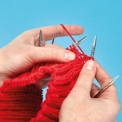addiCraSyTrio Novel Knitting in rounds with three needles
