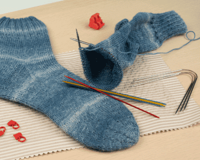 Knitting socks with sock chart - needle play, addiCraSyTrio or Sockwunder