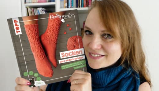 Sylvie Rasch mit Buch Socken stricken Magazin,Inspiration,Stricken,Häkeln