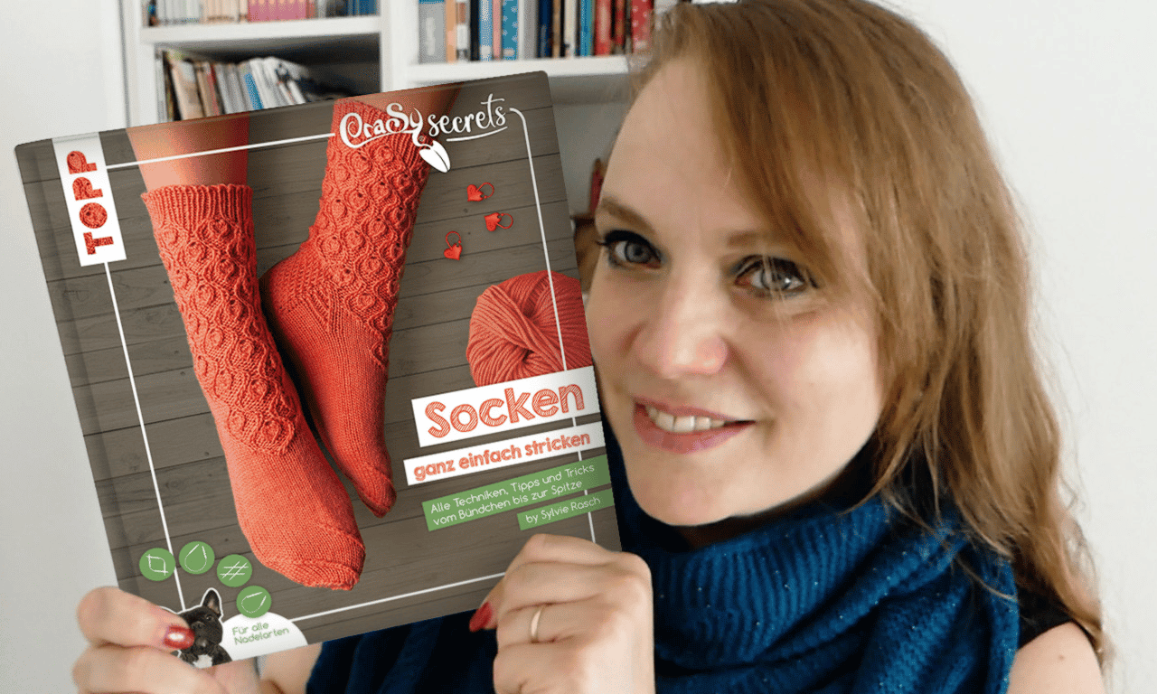 Sylvie Rasch mit Buch Socken stricken Anleitungsbücher,Strickbücher,Häkelbücher,CraSy Bücher,Sylvie Rasch Bücher