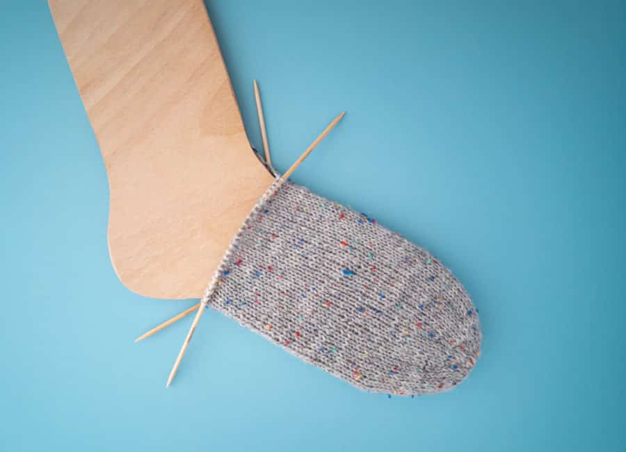 Knitting the upper of toe-up socks with addiCraSyTrio Bamboo
