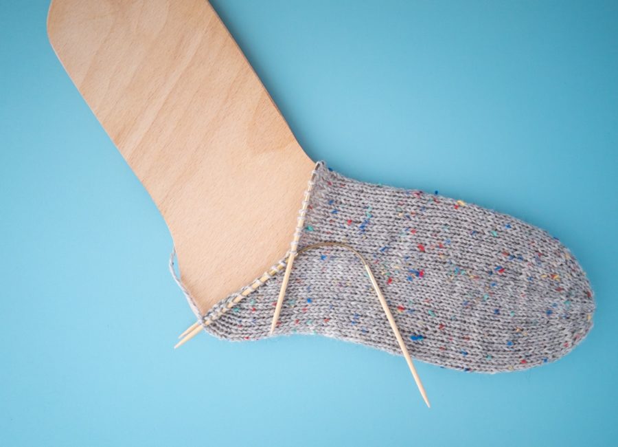 Toe-up boomerang heel knitting for socks with addiCraSyTrio Bamboo