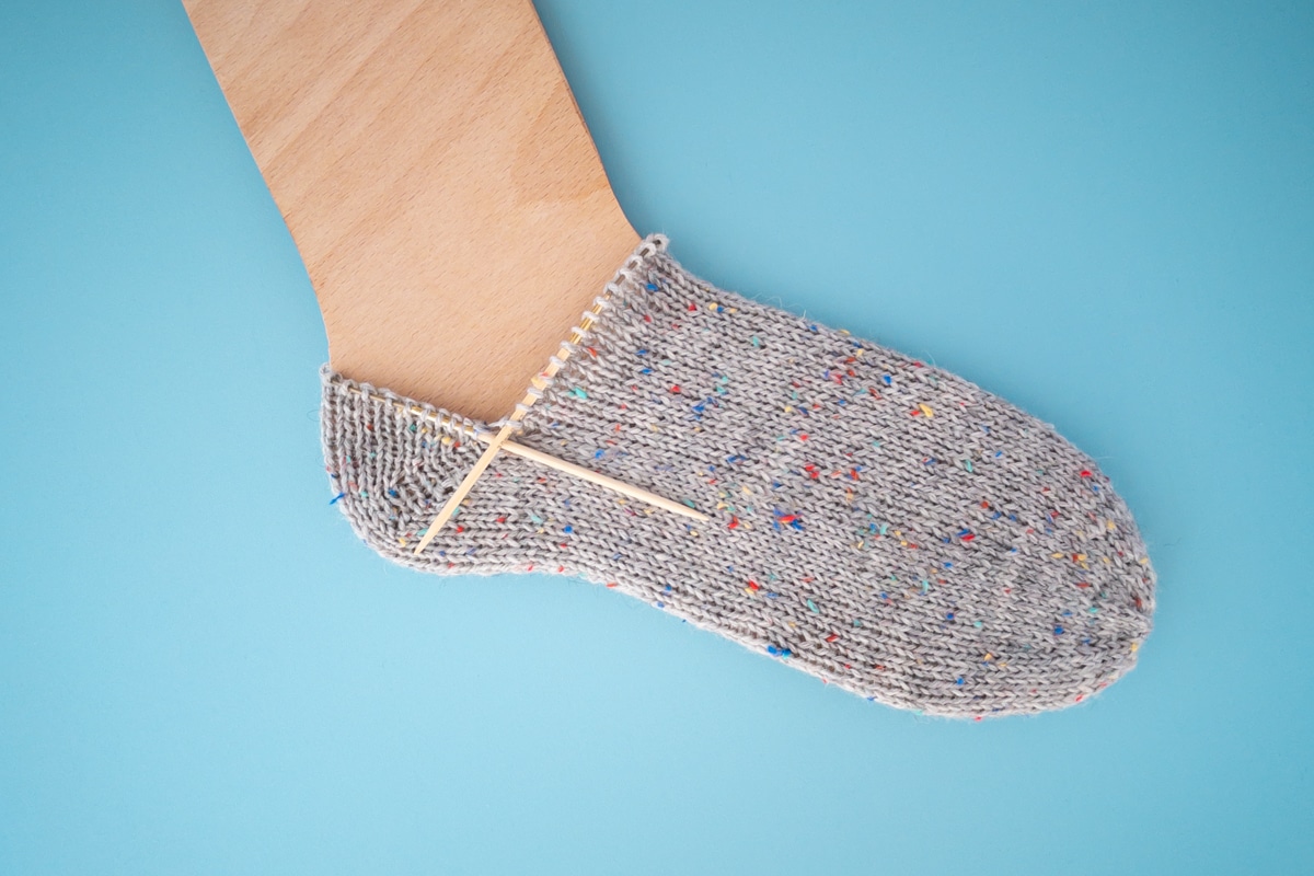 Knit boomerang heel with addiCraSyTrio Bamboo for a toe-up sock