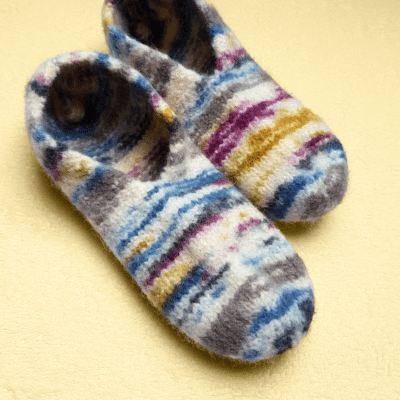 Knit or crank felt slippers