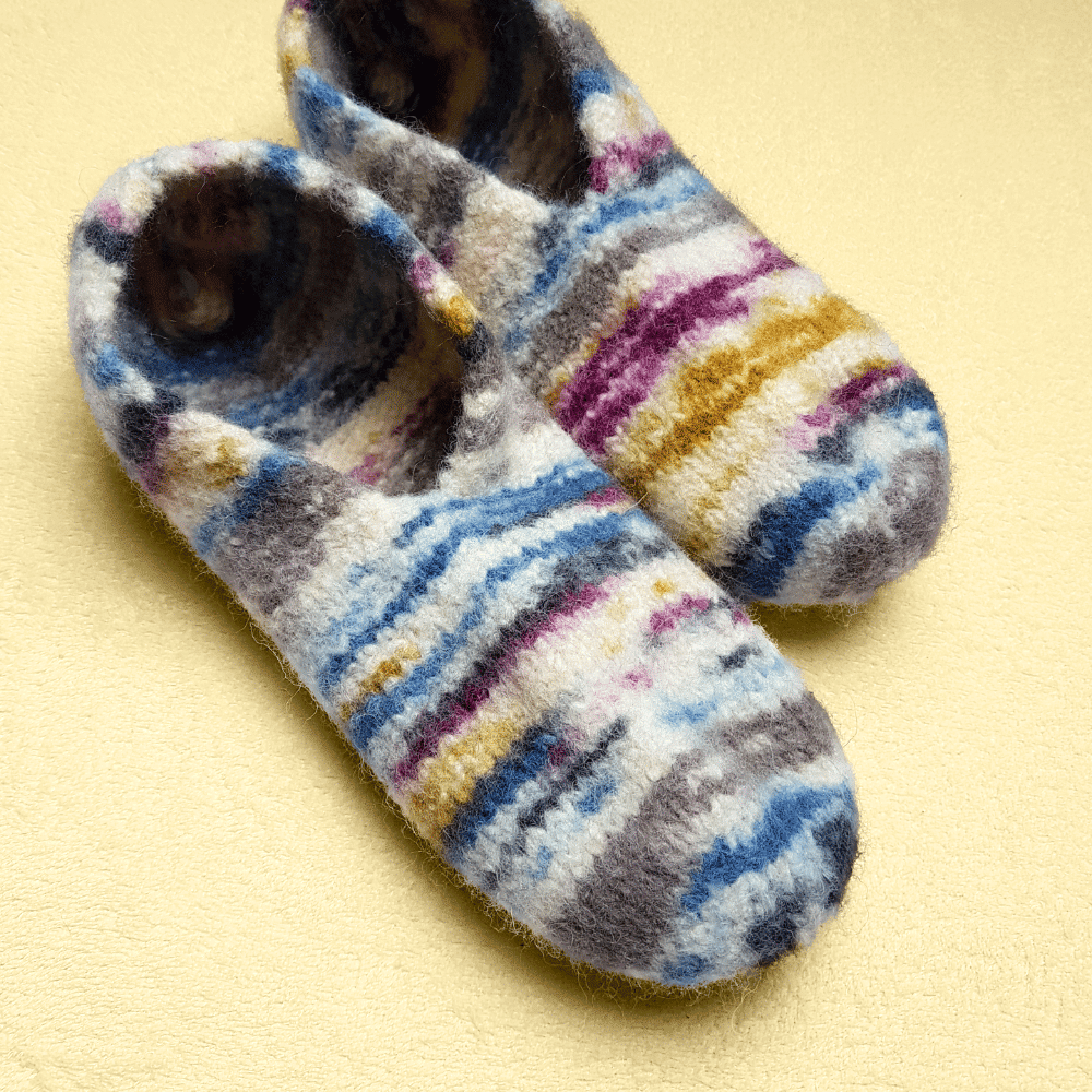 Knitting felt slippers - by hand or addiExpress ♡