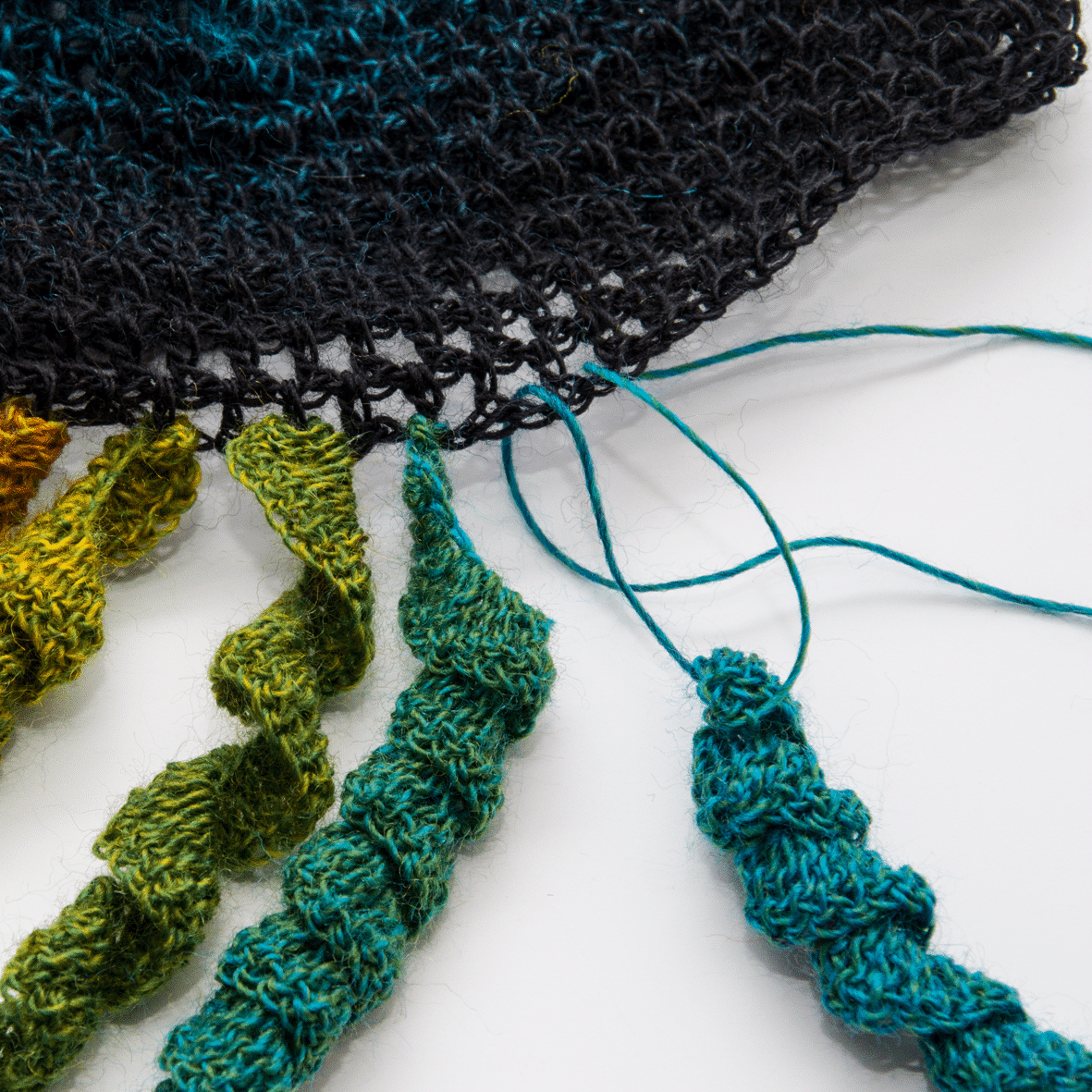 Crochet Curly Wig Q Knot On Curls2 Crochet Curly Wig,Crochet Wig,Carnival Crochet,Costume Ideas DIY