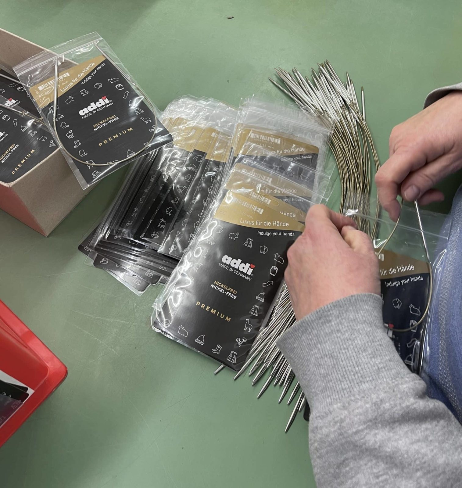 Packaging circular knitting needles 1 production scaled e1678097250277 Production of a knitting needle