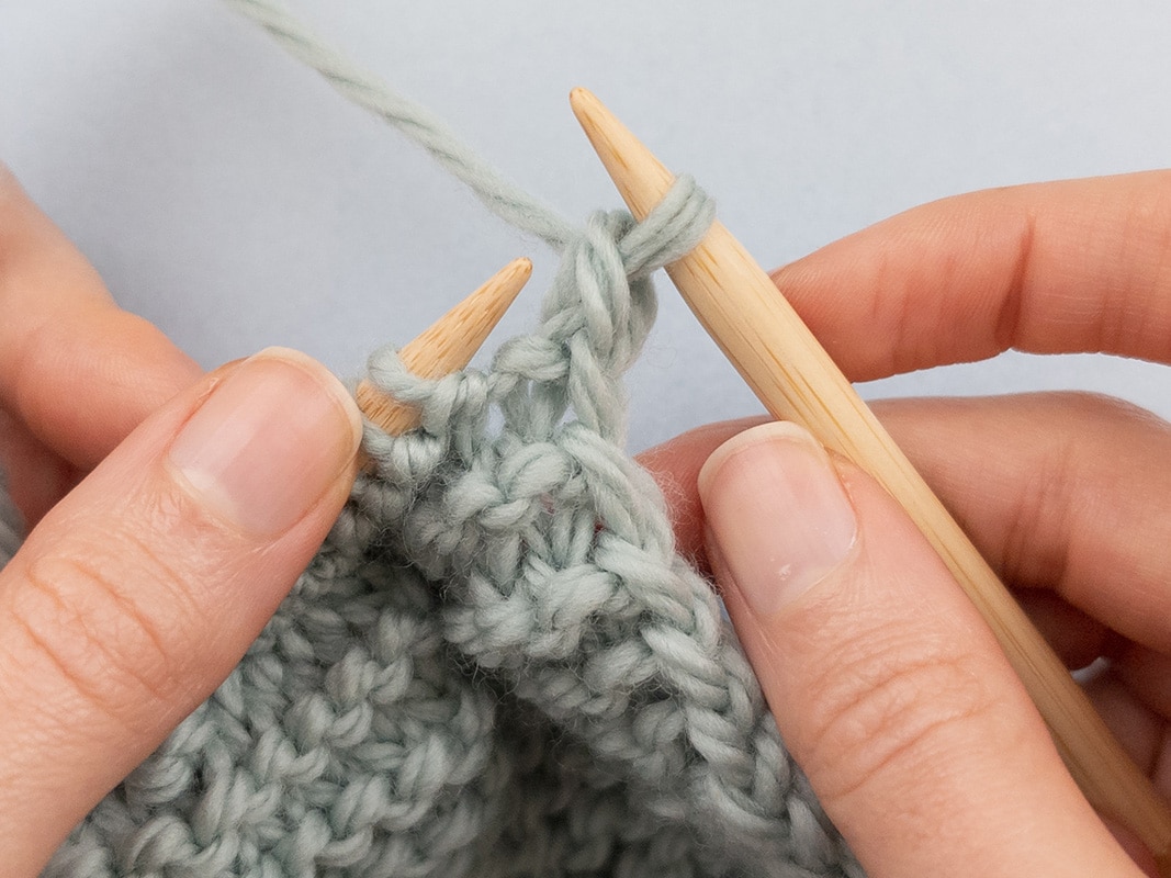 Maschen abketten durch uberziehen Schritt 04 stricken lernen fur anfanger Stricken lernen