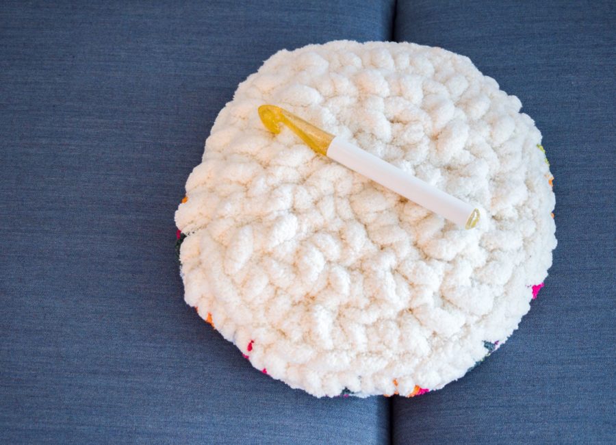 Rundes Kissen mit Flauschgarn häkeln