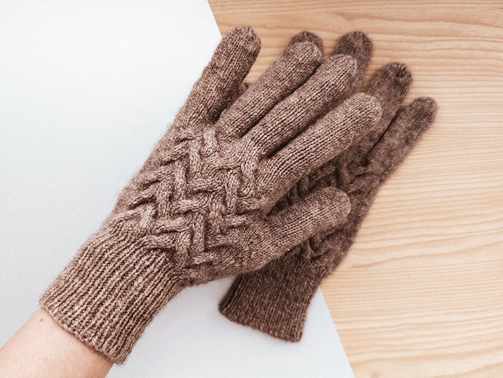 Fingerhandschuhe Herrenhandschuhe stricken Anleitung kostenlos2 Fingerhandschuhe für Herren