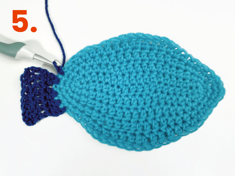 Fish 5 step 05 Fische häkeln